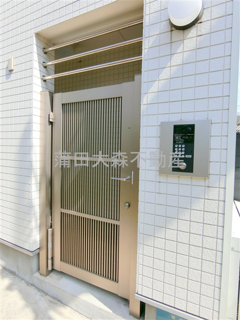 フォンテーヌ大鳥居のエントランス|TVモニター付オートロック　エントランス