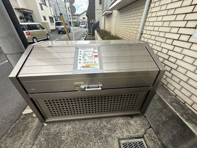【その他共用部分】 | ストーンハイツ | 敷地内ごみ置き場でごみ出しもらくらく～♪忙しい社会人さんや主婦さんにもうってつけ！