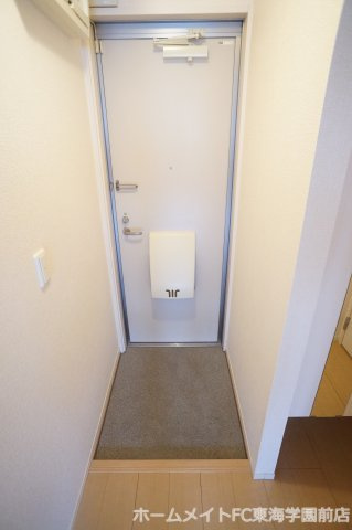 熊本市東区長嶺東９丁目のアパートの玄関