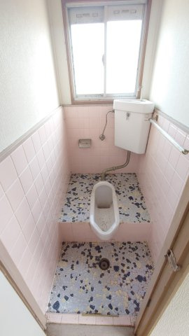 宍粟市山崎町三津／アパート・店舗のトイレ