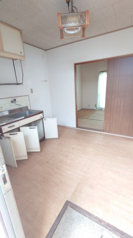 宍粟市山崎町三津／アパート・店舗の居間・リビング