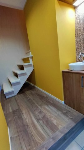 下木崎テラスハウス4号棟の玄関