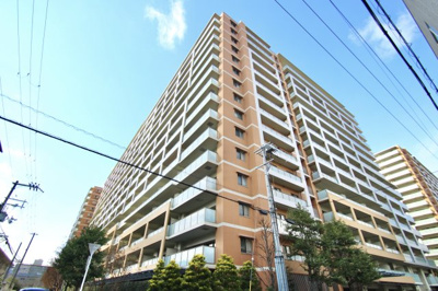 【外観】 | タイムズピース・スクエア・ファーストゲートシティ | □2023年9月リフォーム完成予定
○公園近く、緑豊かな環境
●タッチ式のオートロック・防犯カメラでセキュリティ充実
○「蒲生四丁目」駅徒歩7分