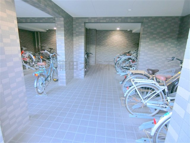 ルーブル東蒲田八番館のその他共用部分|屋根付き駐輪場