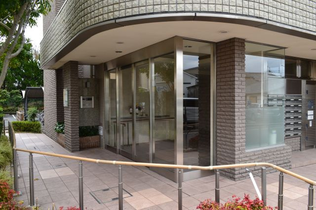 ジョナサンのエントランス|オートロック付