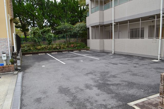 ジョナサンの駐車場|敷地内駐車場