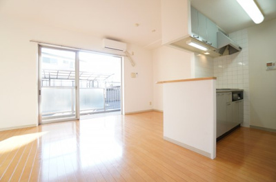 【居間・リビング】 | アスモグランデ | ※同物件・反転タイプの写真です。