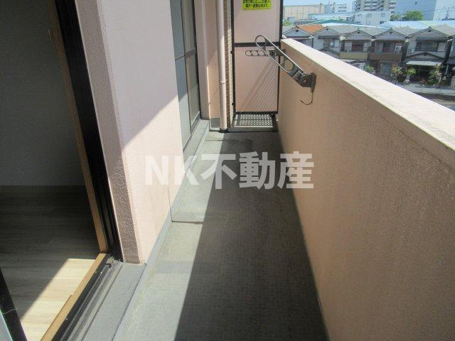【バルコニー】 | グラン・ドミール（荒本賃貸） | 外からの目が気にならないバルコニーで洗濯物が干せます
