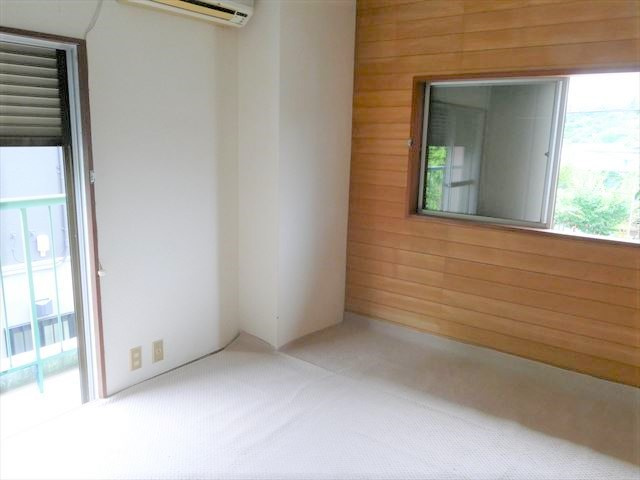川奈　RC中古建ての洋室