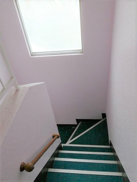 川奈　RC中古建てのその他|鉄筋ならではのしっかりした階段