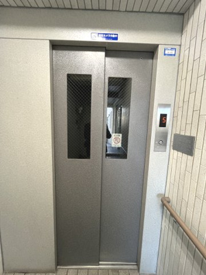 【その他共用部分】 | シティフラッツ上大岡 | お買い物時やベビーカーの出し入れに便利なエレベーター付です。