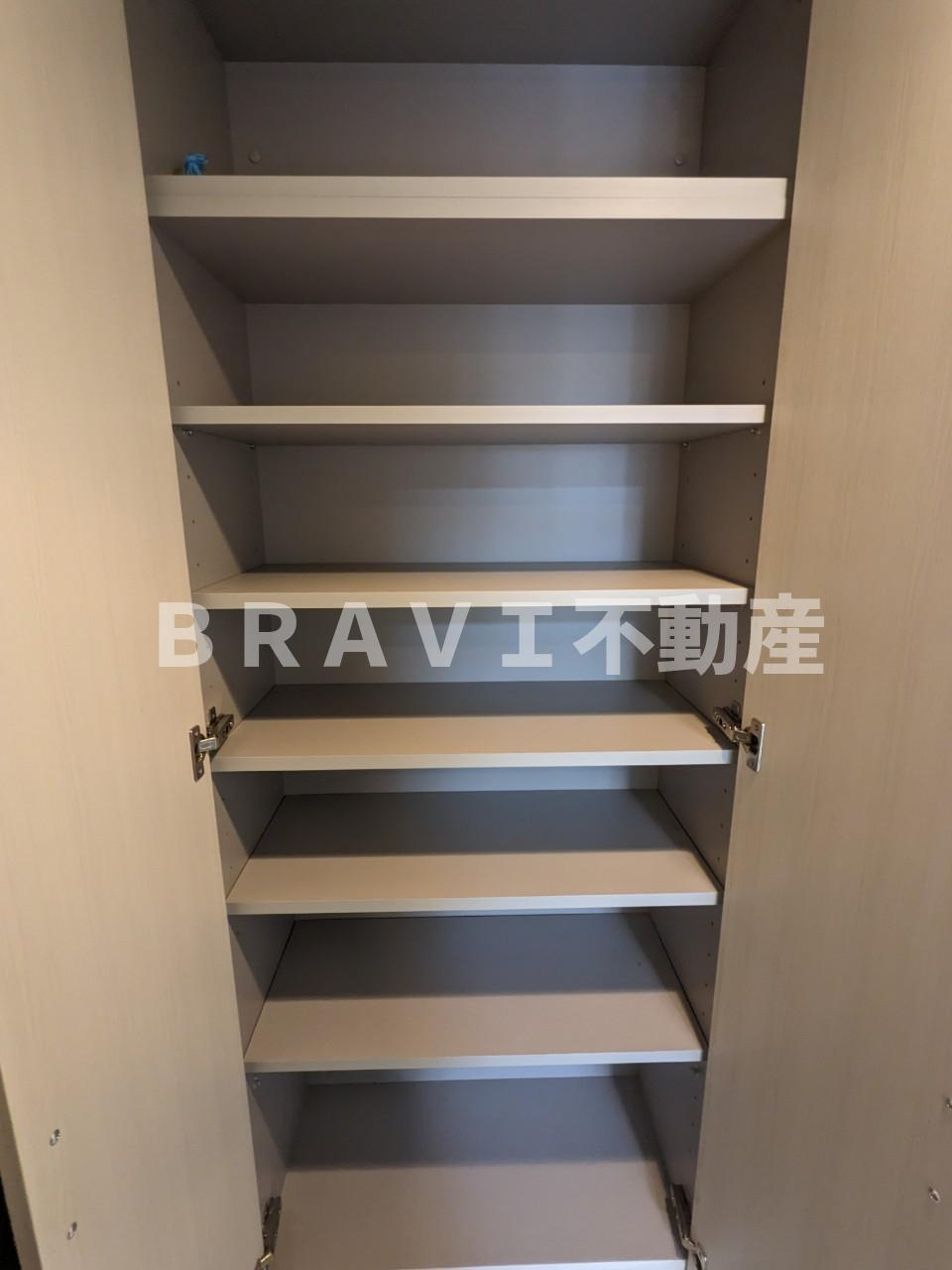 レオンコンフォート本町東Ⅲ　BRAVI不動産の玄関