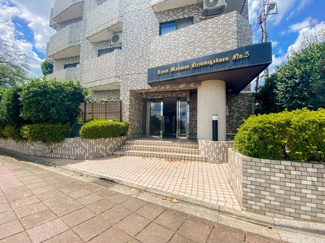 【エントランス】 | ライオンズマンション大泉学園第5 | 手入れの行き届いた植栽がお出迎え