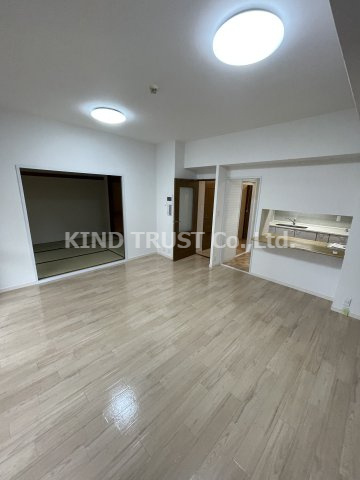 淀川リバーサイドタウンさくら13番館の居間・リビング|使いやすいリビングです