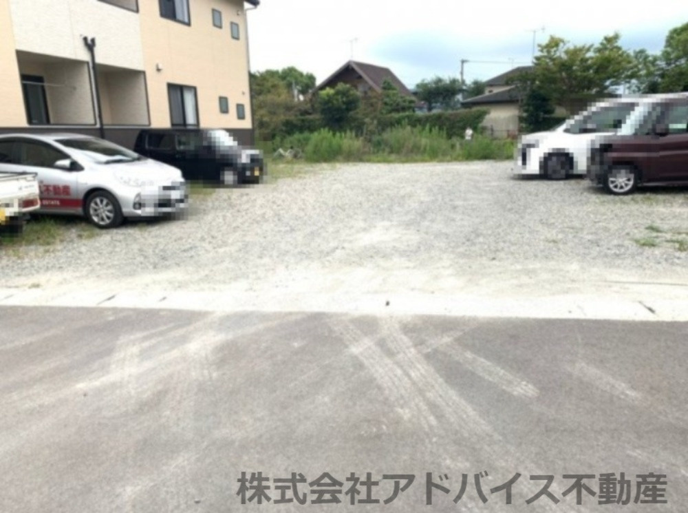 レティ新外町の駐車場