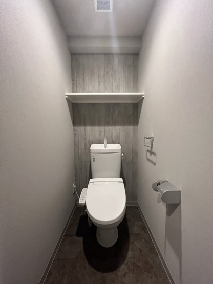 【トイレ】 | MODERN PALAZZO 薬院sur | 落ち着いた色調のトイレです