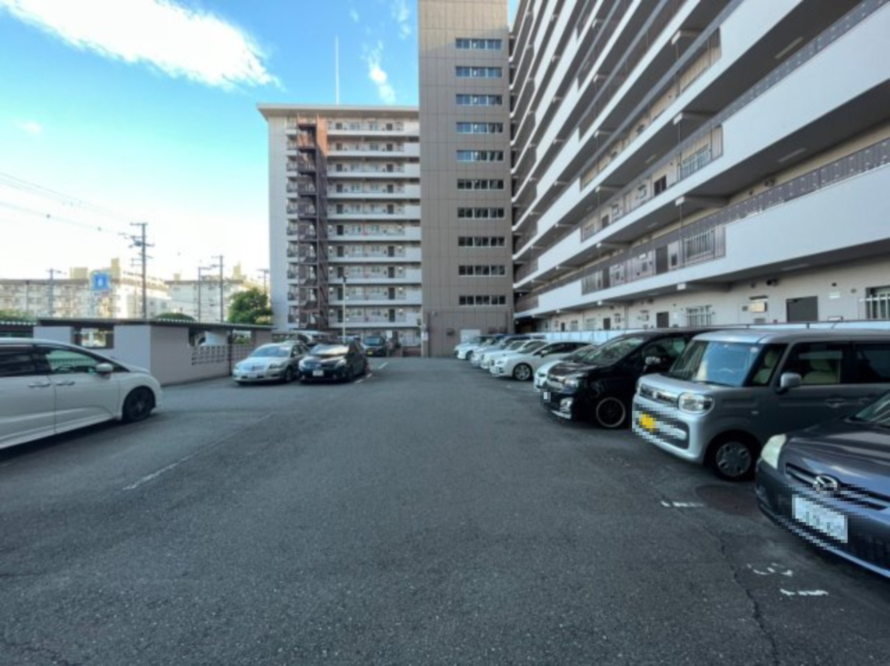 日商岩井京橋ハイツの駐車場