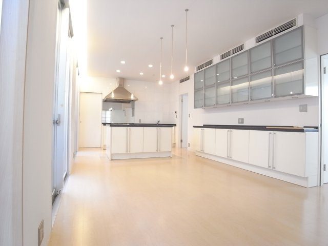 大原町戸建の居間・リビング