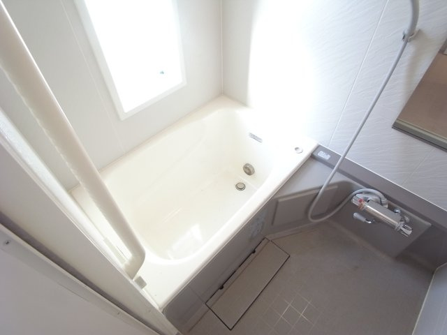 大原町戸建の浴室