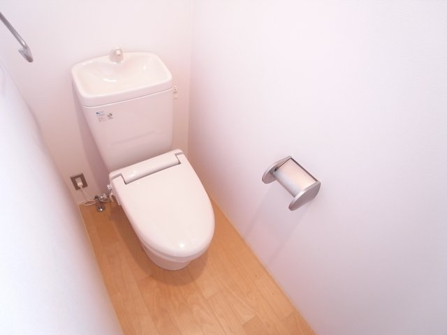 大原町戸建のトイレ