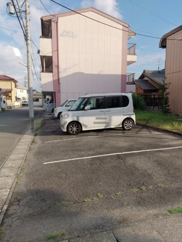 ハイツ寺沢の駐車場