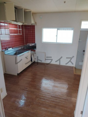 ハイツ寺沢の居間・リビング