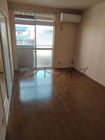 ハイツ寺沢の居間・リビング