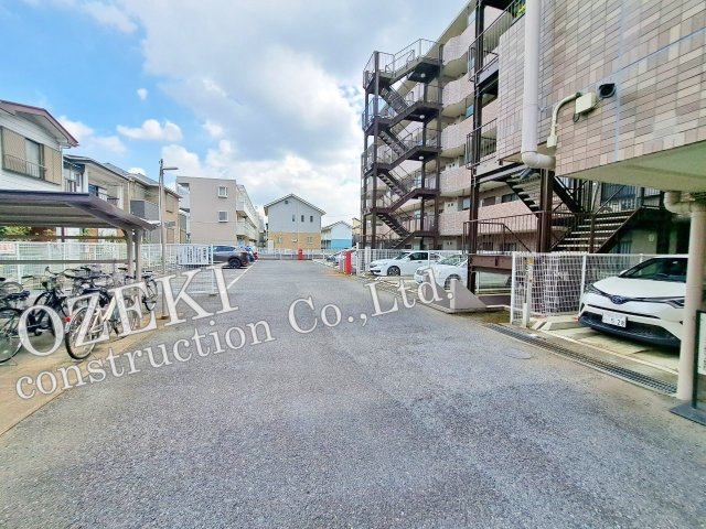 ソフィア越谷デュオの駐車場