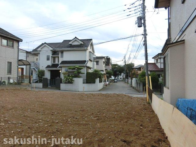 萱田　土地の外観|八千代市萱田　売地　更地　建築条件なし　約５４坪　南西側４ｍ～６ｍ公道面　間口約13.2ｍ