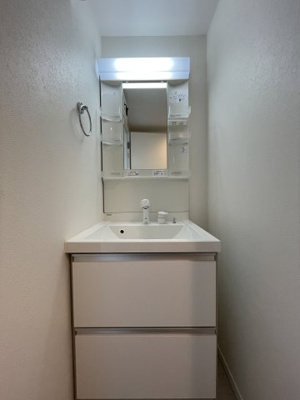 【独立洗面台】 | メゾンド・モカ箱崎宮前 | 別号室の写真になります。現況優先。