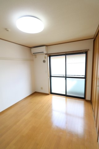 フルーツハウスⅤの居間・リビング