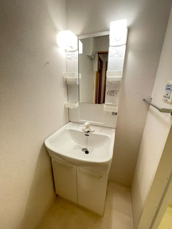 コンフォータブルの独立洗面台
