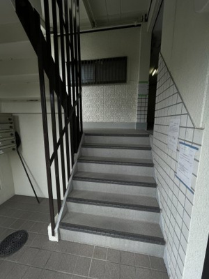 【ロビー】 | ビスタ瑞光北 | 共用部分の階段です