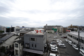 【展望】 | 【四季を感じる】
四季の移ろい・爽やかな青空や風を感じられ
自然を愉しめるパノラマビュー。
毎日の暮らしに余裕を感じさせてくれる、
遮る物の無い開放的な眺望を是非、ご堪能ください。
