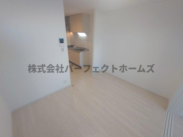 セレニティ池田A棟の洋室|明るい洋室です