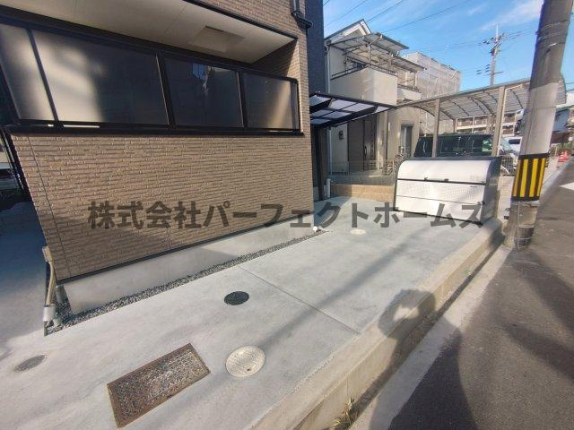 セレニティ池田A棟の駐車場