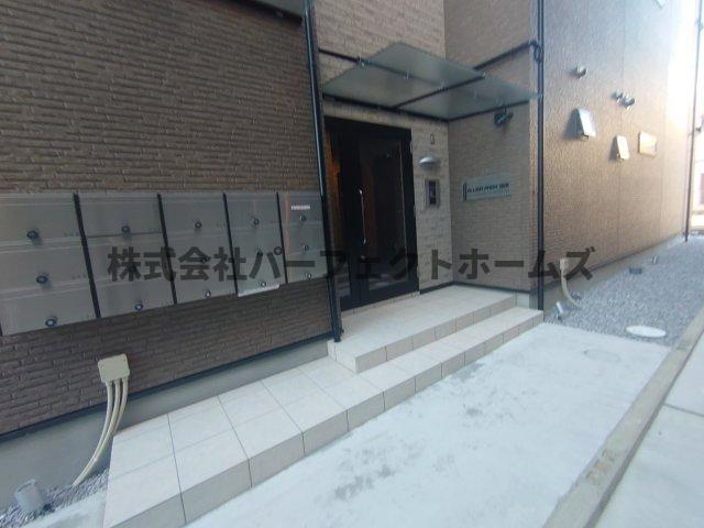 セレニティ池田A棟のエントランス