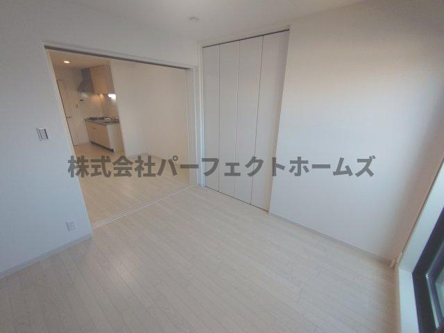 セレニティ池田A棟の洋室|明るい洋室です