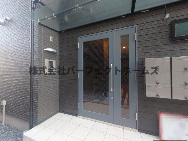 セレニティ池田A棟のエントランス|ゆとりのあるエントランスです