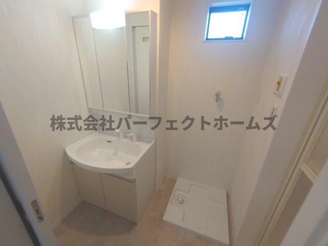 セレニティ池田A棟の洗面所|広い洗面スペース