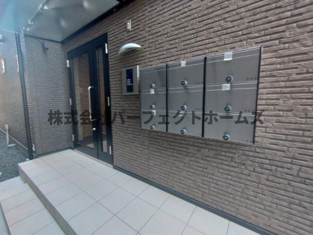 セレニティ池田A棟のエントランス|落ち着いたエントランスです