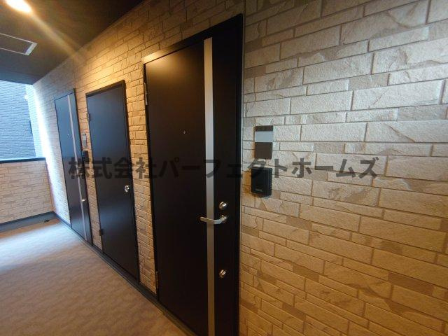 セレニティ池田A棟の玄関|収納もある玄関です