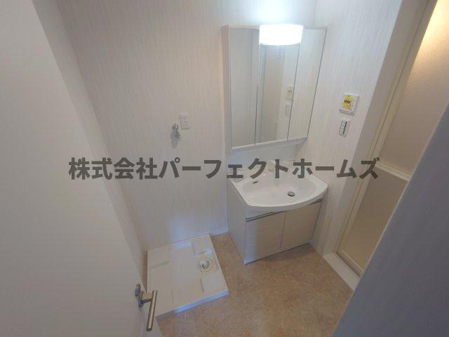 セレニティ池田A棟の洗面所|スペースが確保できる洗面所です