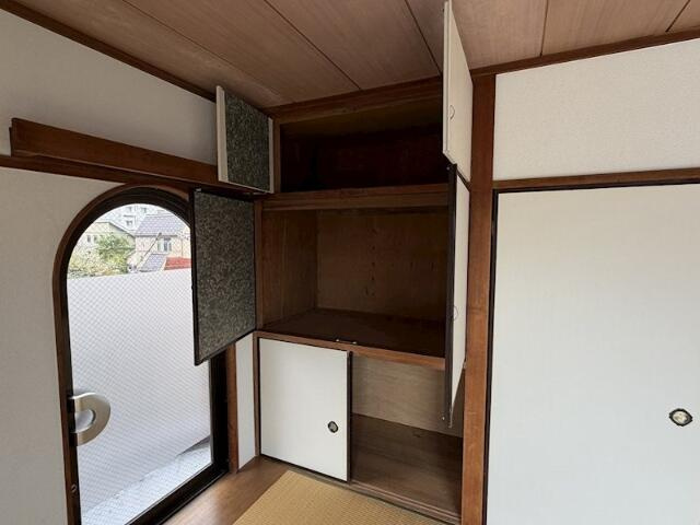 押入