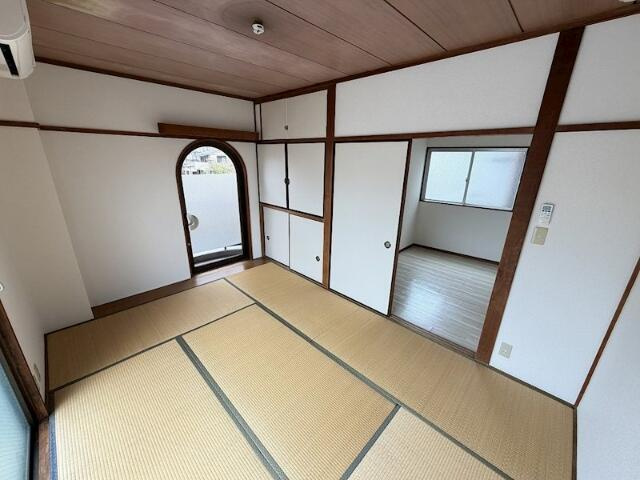 ２面採光の落ち着いた和室