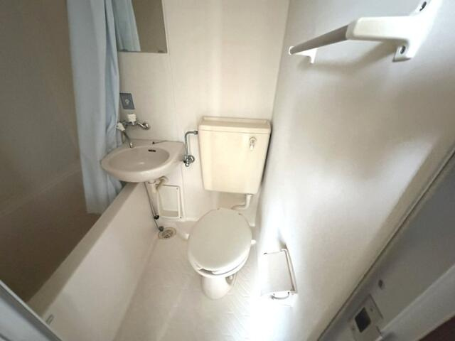 ３点ユニットのトイレと洗面