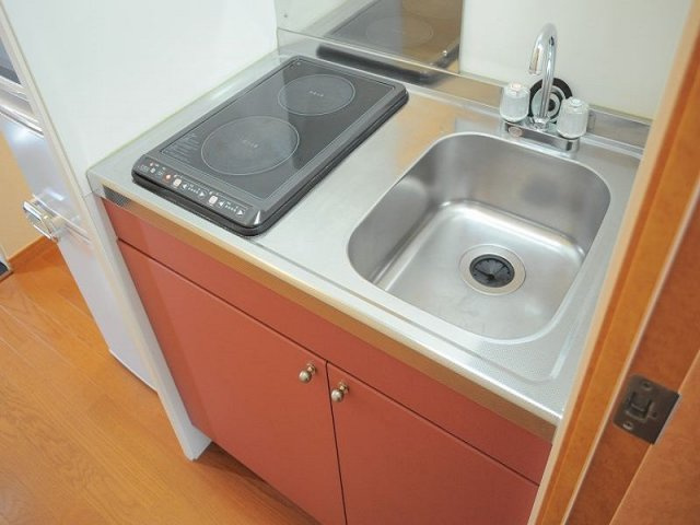 レオパレスロタシオン２のキッチン|電気コンロ　２口