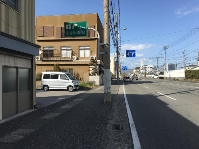 【前面道路含む現地写真】 | 高知市桟橋通5丁目　売り土地 | 通沿い