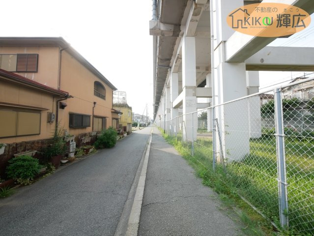 明石市魚住町西岡　中古戸建の前面道路含む現地写真