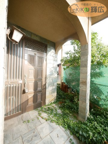 明石市魚住町西岡　中古戸建の玄関